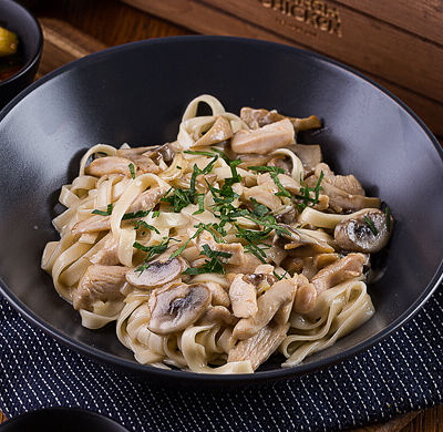 Вок с курицей, грибами и сливочным соусом в Kannam Chicken по цене 325