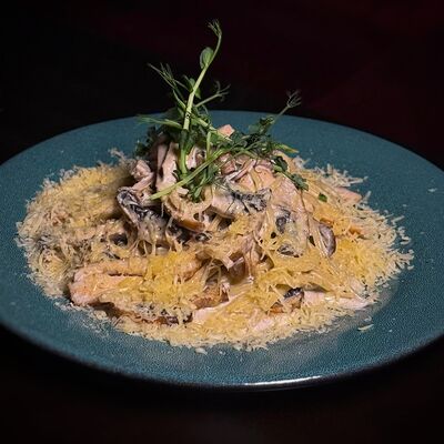 Паста с курицей и грибами в Мятные бургеры по цене 610 ₽