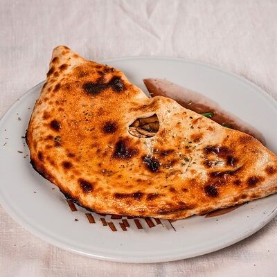 Пицца Кальцоне Мио аморев Adriano Leonardo по цене 696 ₽