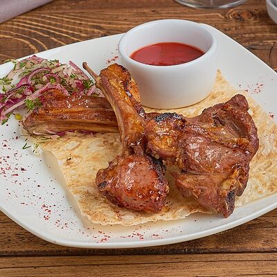 Шашлык из бараньей корейки в Офицерское по цене 930 ₽