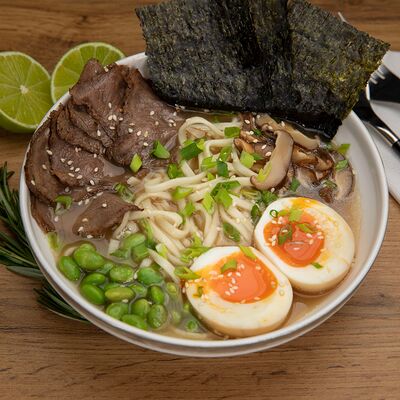 Суп рамен с говядиной в Кофейня Чайка по цене 850 ₽