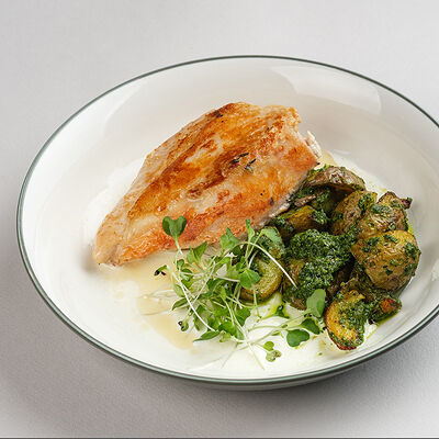 Грудка су-вид с беби картофелем в Трай по цене 529 ₽