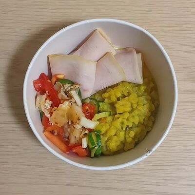 Тарелка с ветчиной из индейкив Сбалансированные тарелки по цене 660 ₽