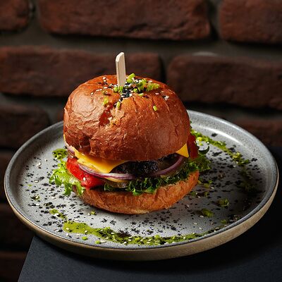 Чизбургер в Encore Ervier по цене 770 ₽