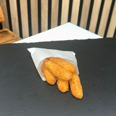 Сырные палочки в Мясорубка бистро по цене 255 ₽