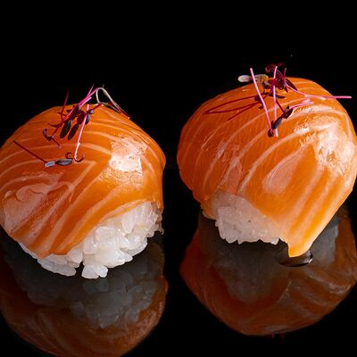 Темари с лососем в Lucky fish по цене 90 ₽