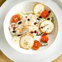 Цезарь с курицей в Karma