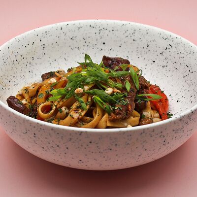 Вок с говядиной в Еще одна кондитерская Академик по цене 860 ₽