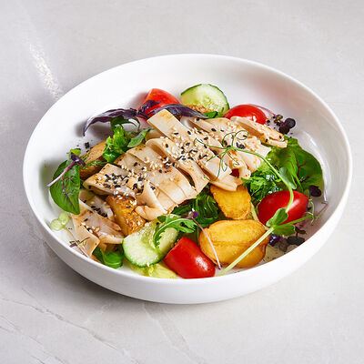 Салат с кальмаром гриль и печеным картофелем в Sugar Mama по цене 640 ₽