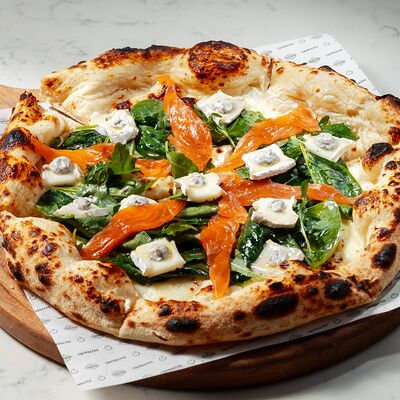 Пицца с лососем в Cheeseria по цене 1400 ₽