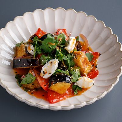 Салат с баклажаном и азиатским соусом в MO by Matisov по цене 569 ₽