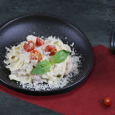 Паста 4 сыра с курицей в Четыре сыра итальянская кухня по цене 560 ₽