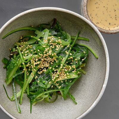 Салат чука с ореховым соусом в 96 азиаток по цене 290 ₽