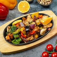 Куриное мясо на сковороде в КАФЕ ВЕСНА