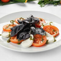 Капрезе в Сокровище Premium & Grill