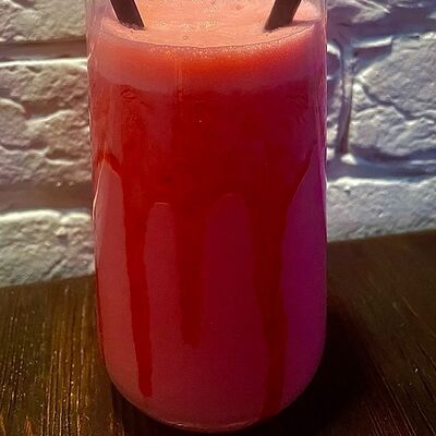 Молочный клубничный коктейль в WORLD MANGAL CLUB по цене 295 ₽