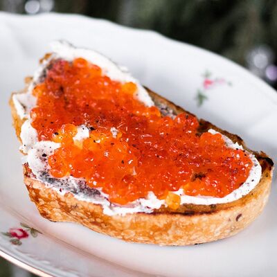 Бутерброд с красной икрой в Эклерная по цене 890 ₽