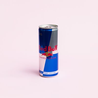 Red Bull Описание: Безалкогольный тонизирующий газированный напиток Red Bull. Изготовитель Rauch Serbia D. o. o, Koceljeva, 15220, Шеста Личка 2, Коцельва, Республика Сербия в Умами по цене 490 ₽