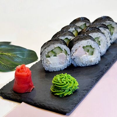 Роллы Чиз маки с курицейв Pokemania по цене 499 ₽