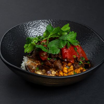 Теплый боул с говядиной и хрустящей кукурузой в Shelest по цене 980 ₽