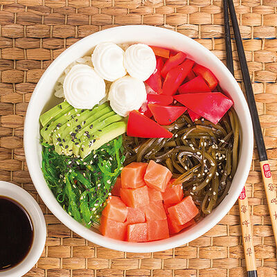 Поке с лососем и сливочным сыром в Луиджи & Тосё по цене 639