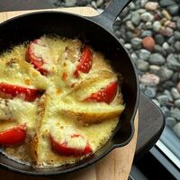 Запеченные помидоры с картошкой и сыром сулугуни в Фабрика хинкали