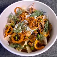 Вареники с картофелем и соте из сезонных грибов в Умами