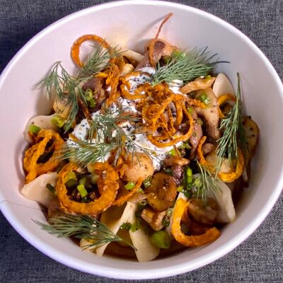 Вареники с картофелем и соте из сезонных грибов в Умами по цене 440 ₽