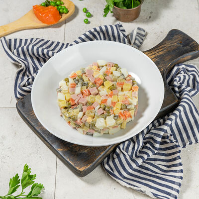 Салат Оливье в Рестомаркет Китчен по цене 283 ₽