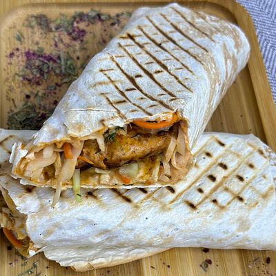 Шаурма из курицы в лаваше в Шашлычный Двор по цене 337 ₽