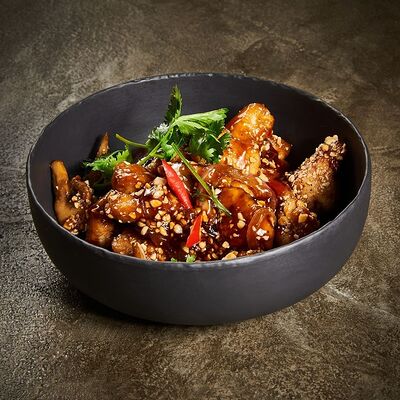 Цыпленок с арахисом и грибами в Гранат по цене 610 ₽