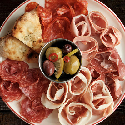 Парма, салями, мортаделла в Dacha restaurant по цене 1590 ₽