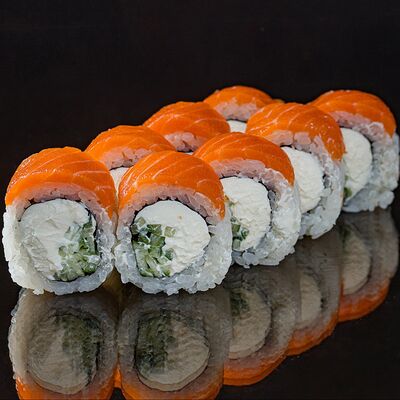 Филадельфия с огурцом в Васаби по цене 815 ₽