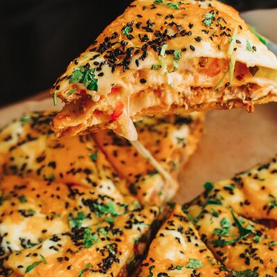 Четырехслойная пицца Бургер в Monsterpizzz по цене 1672 ₽