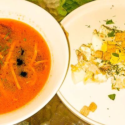 Солянка + Салат из печеного картофеля с куриной грудкой (Бизнес-ланч) в Travelers Coffee по цене 750 ₽