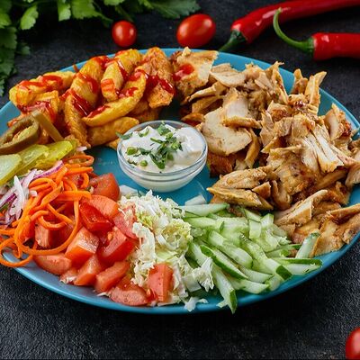 Шаурма на тарелке свиная в Шаурма En Sulu по цене 450 ₽