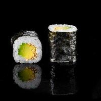 Ролл с авокадо в Sushi Ball