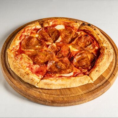 Пицца Дьявола с салями из курицыв ROMO по цене 1420 ₽