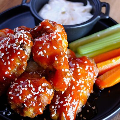 Крылья куриные в соусе шрирача в Смоки-паб Станция по цене 580 ₽