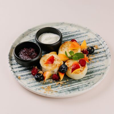 Классические сырники в COFFEESET по цене 430 ₽