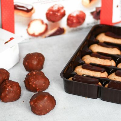 Ассорти из мини-эклеров и профитролей в Cheese-cake.ru по цене 610 ₽