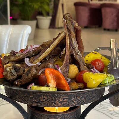 Каре ягненка с овощами и картофелем в Crystal по цене 4380 ₽