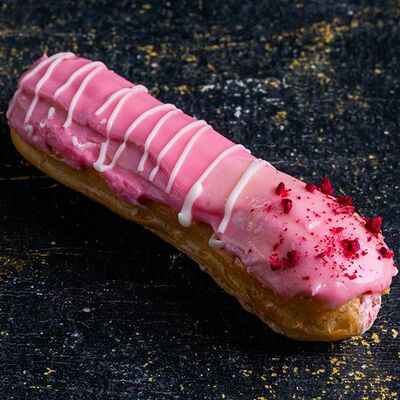 Клубничный эклер в Пекарня Буханка по цене 95 ₽