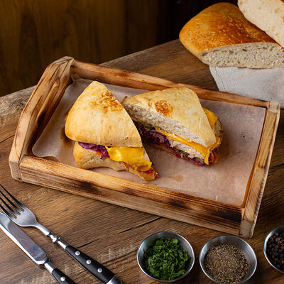 Сэндвич нежный цыпленк су-вид с сыром в Vse Doma по цене 660 ₽