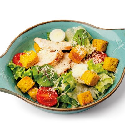 Салат Цезарь с куриной грудкой в Корчма по цене 250