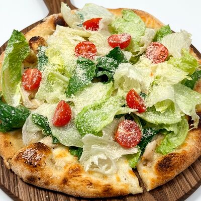 Пицца Его величество Цезарь (25 см) в Хайп Пицца-бар по цене 1220 ₽