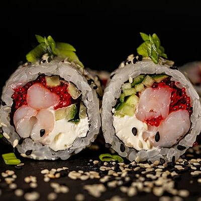 Seven ролл с креветкой в Sushi7 по цене 732 ₽