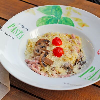 Спагетти с ветчиной и грибами в Food & Mood по цене 650 ₽