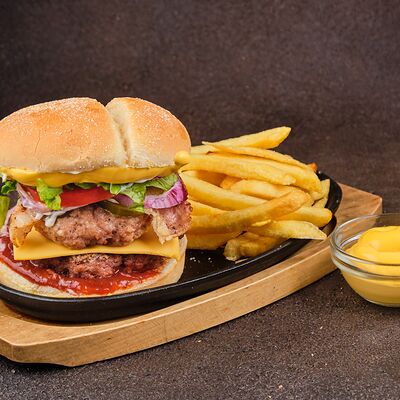 Комбо Альфа-бургер в Альфа-Бургер по цене 750 ₽