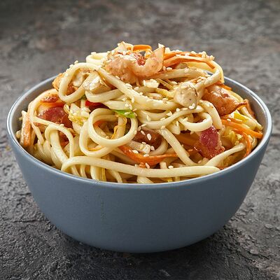 Вок Удон с беконом и грибами в сливочном соусе в Korean Chick по цене 379